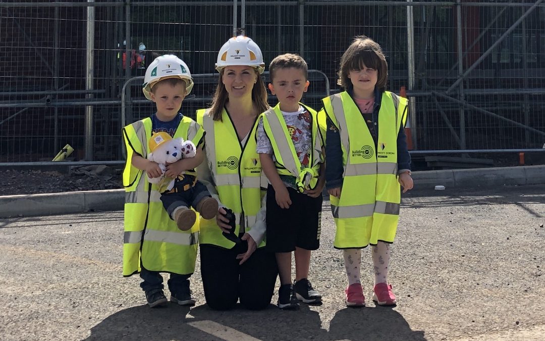 Pupils Tour New School